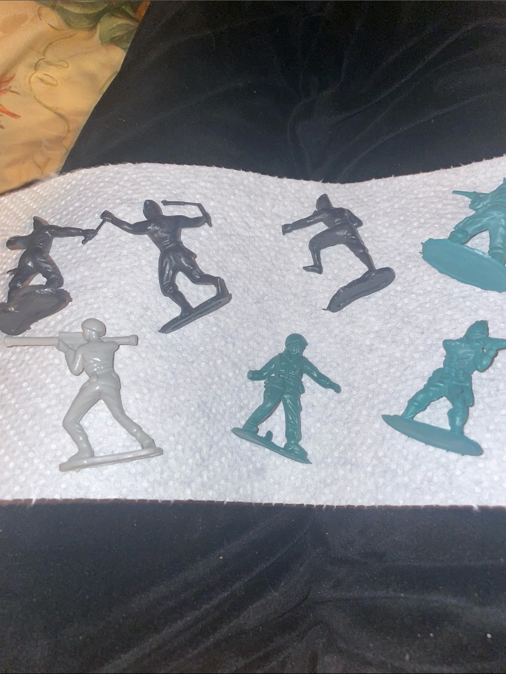 Classic Plastic Army Men Toy Soldiers - Green & Gray